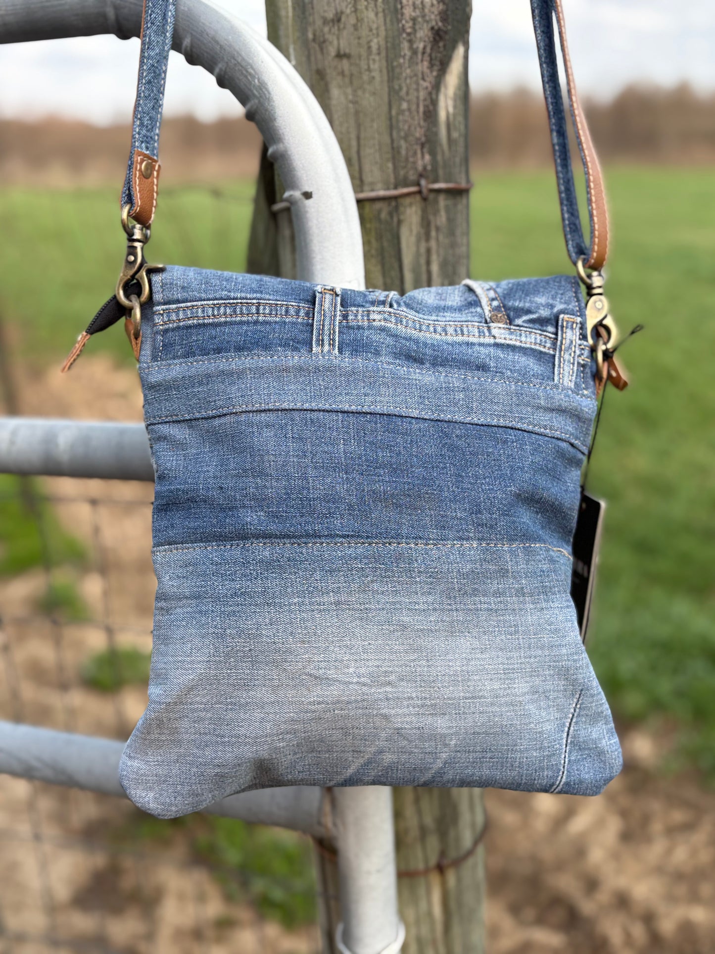 Myra Jaycee's Day Crossbody Bag