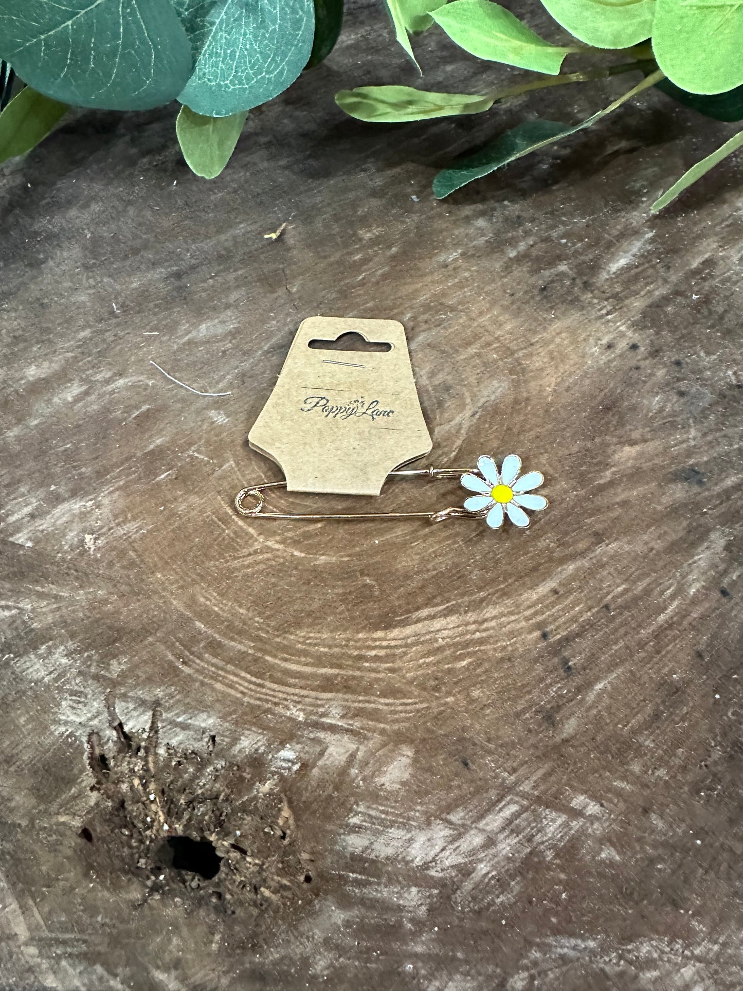 Pinned Together Accent Pin ~ Daisy