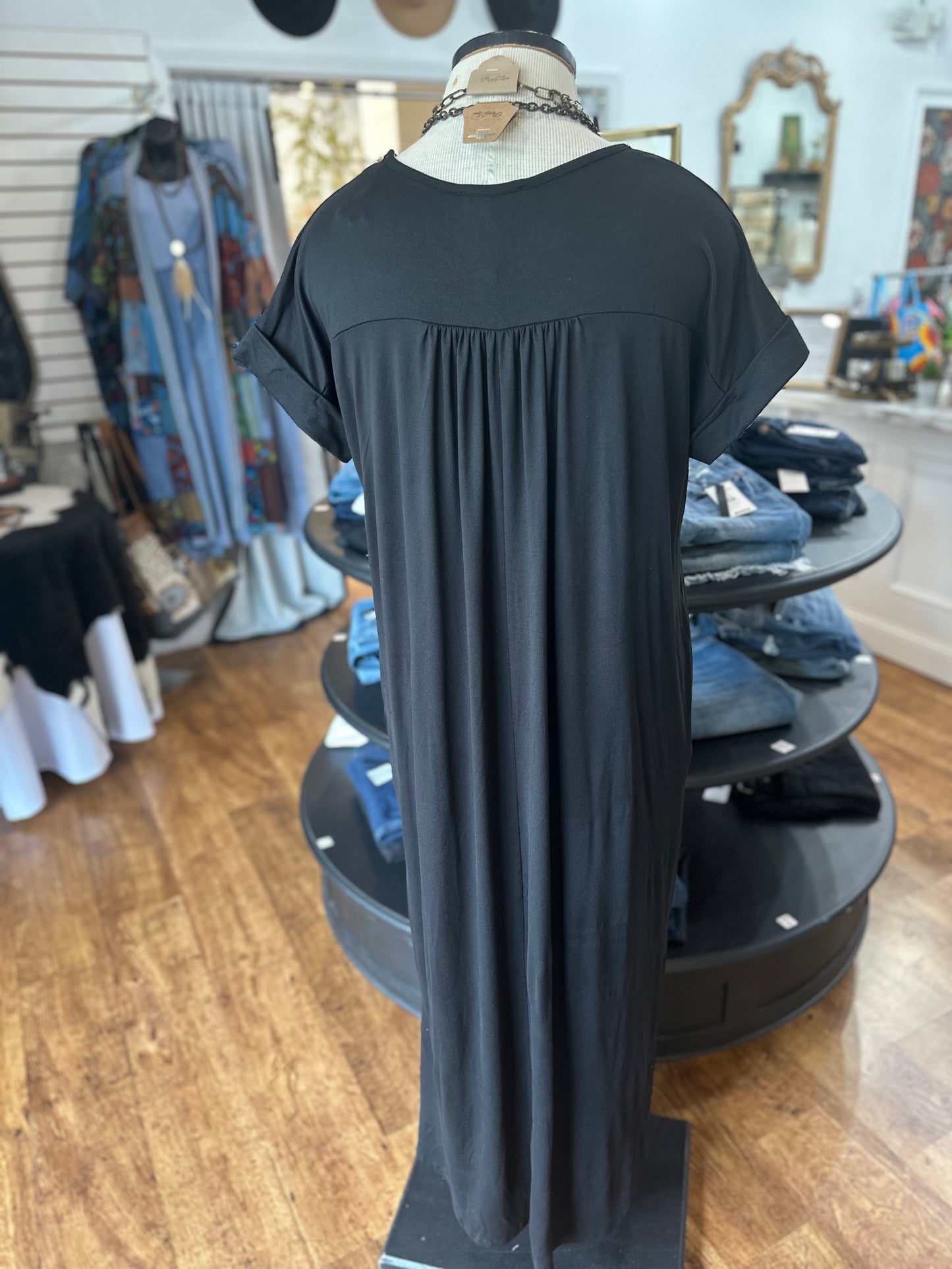 Cue The Casual Maxi Dress ~ Black