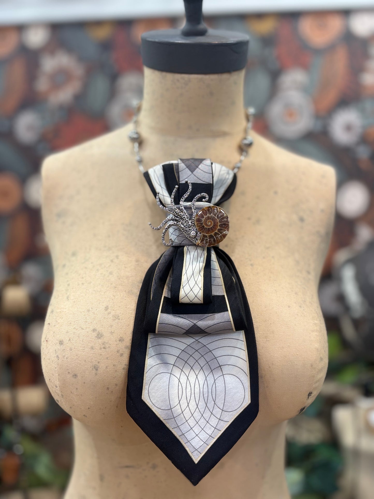 The It Girl Necktie Necklace Accessory / Black w/ Stone Spotted Snail Brooch