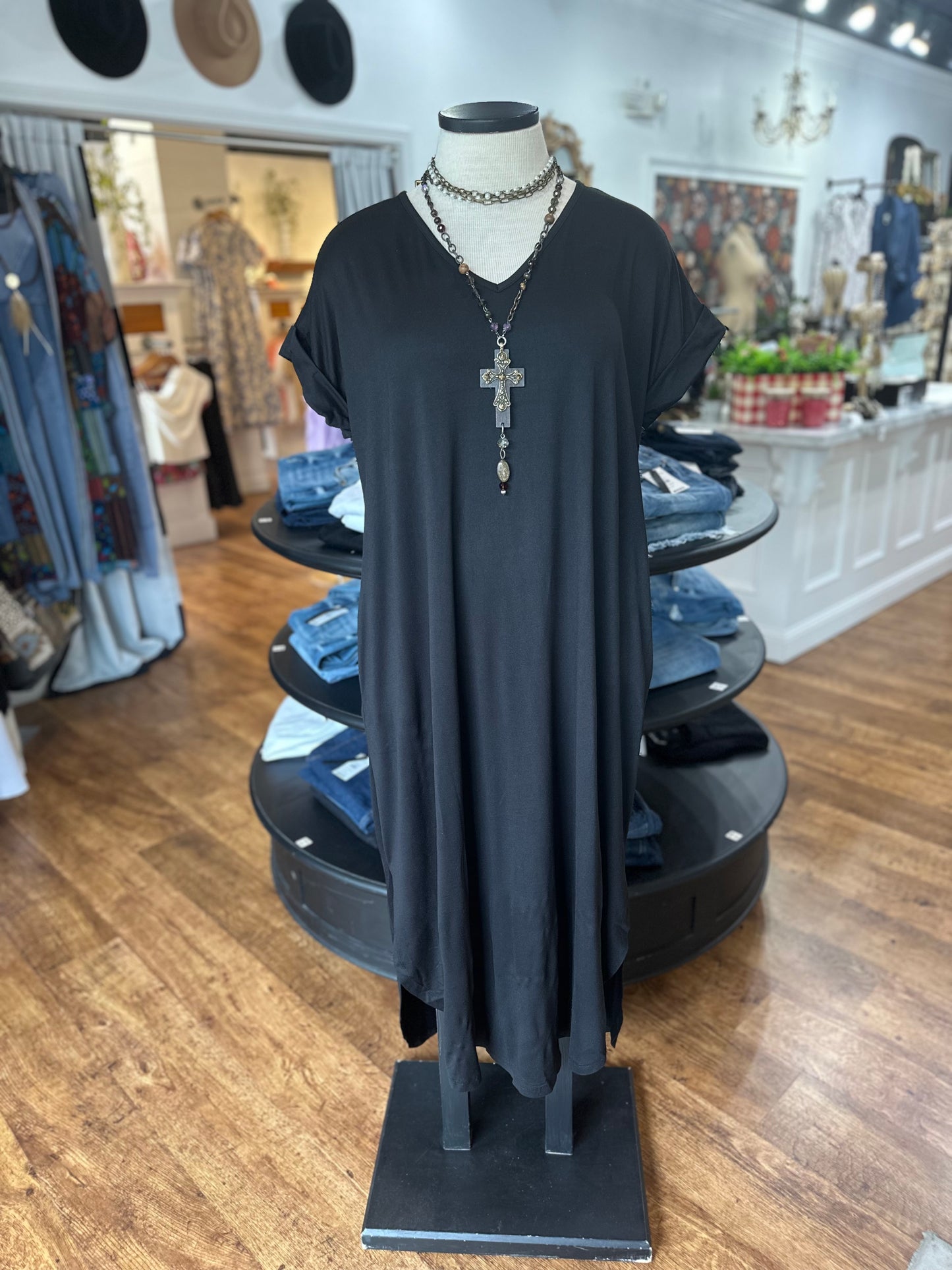 Cue The Casual Maxi Dress ~ Black