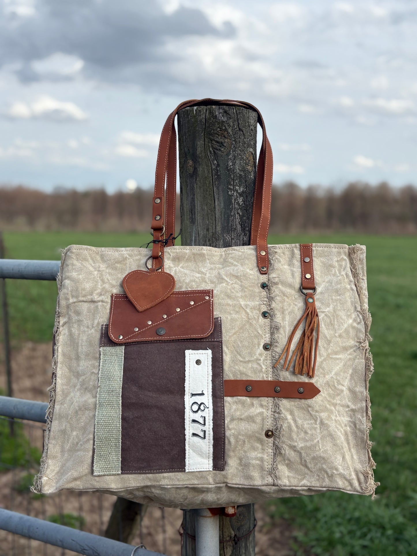 Myra Yesteryear Vintage Style Weekender Bag