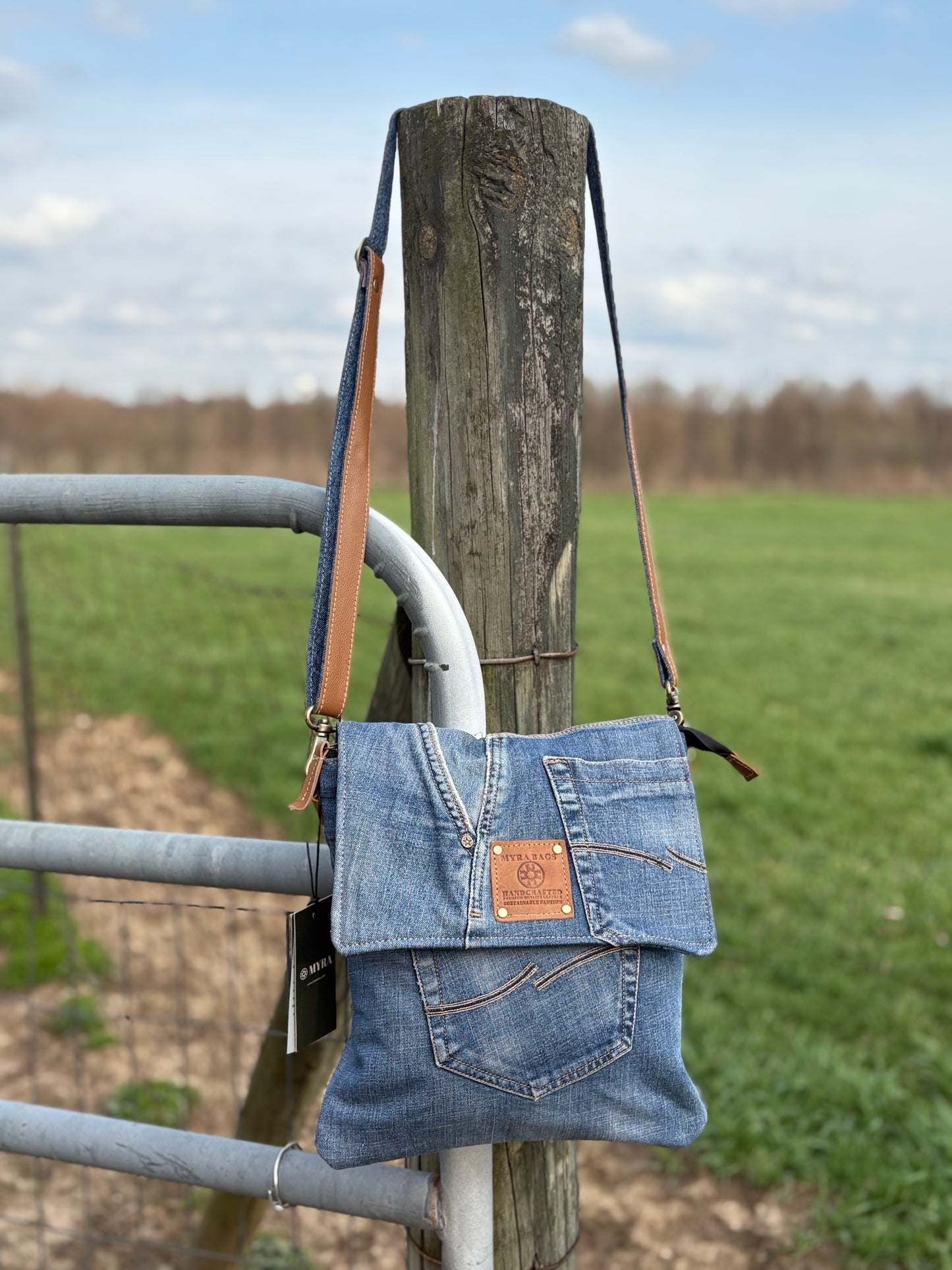 Myra Jaycee's Day Crossbody Bag