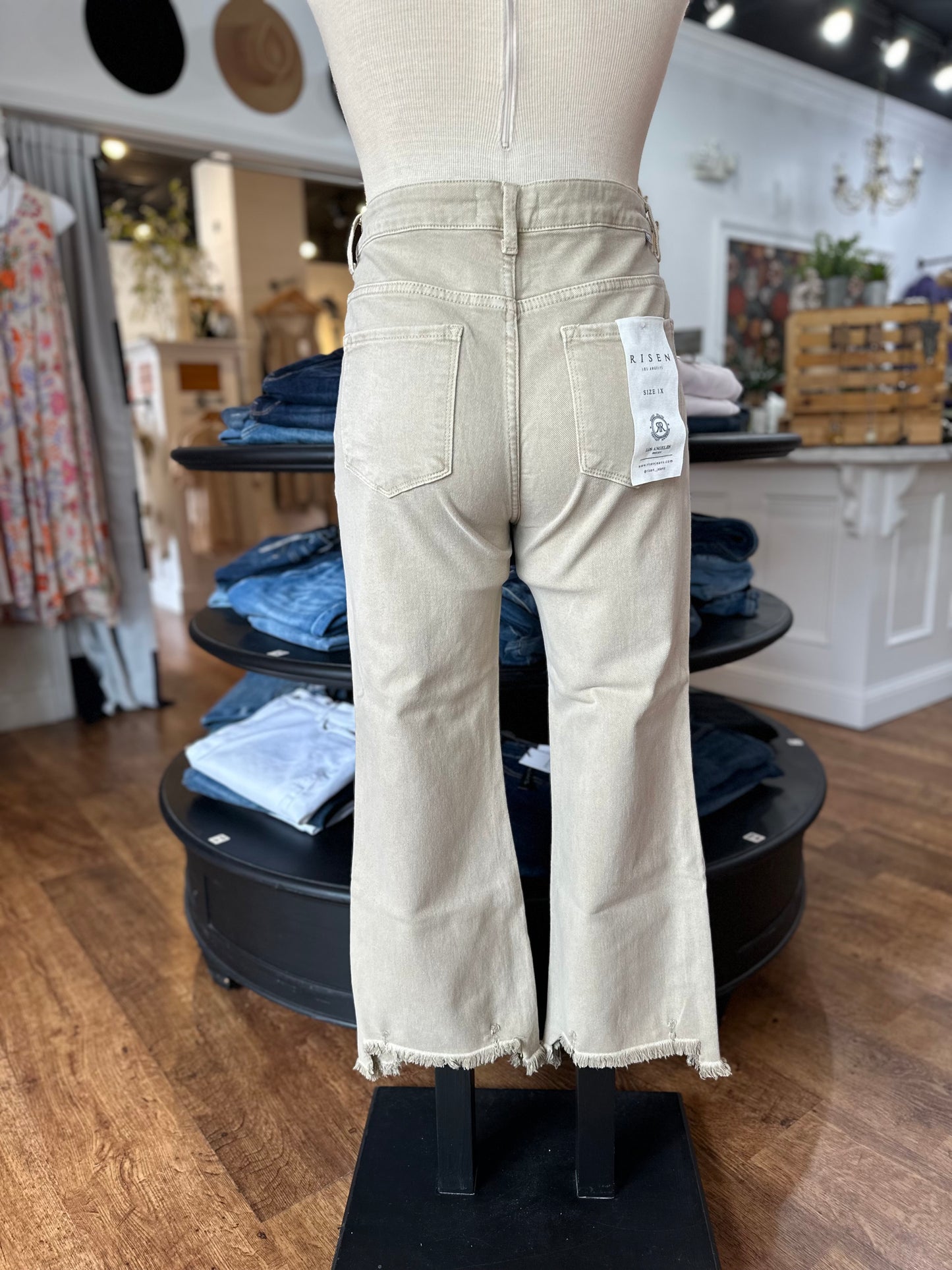 NELLIE Mid Rise Straight Step Hem Crop/Risen