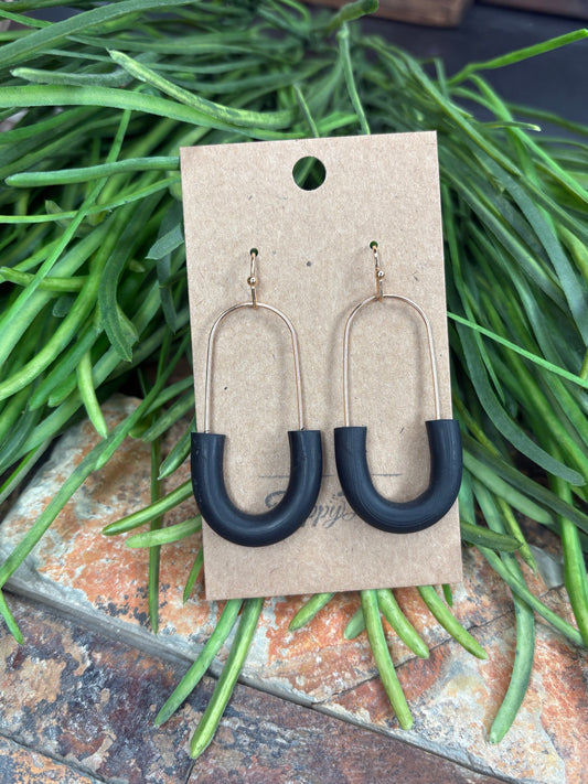 U-Turn Black Earrings