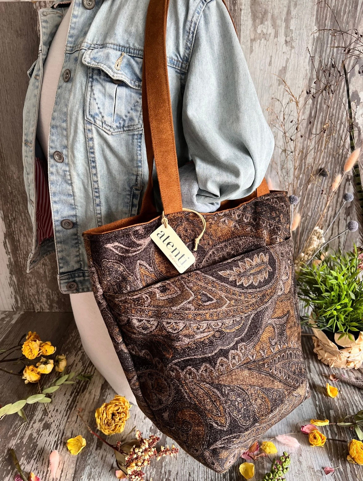 Atenti Chester Bon Bucket Handbag / Project Bag