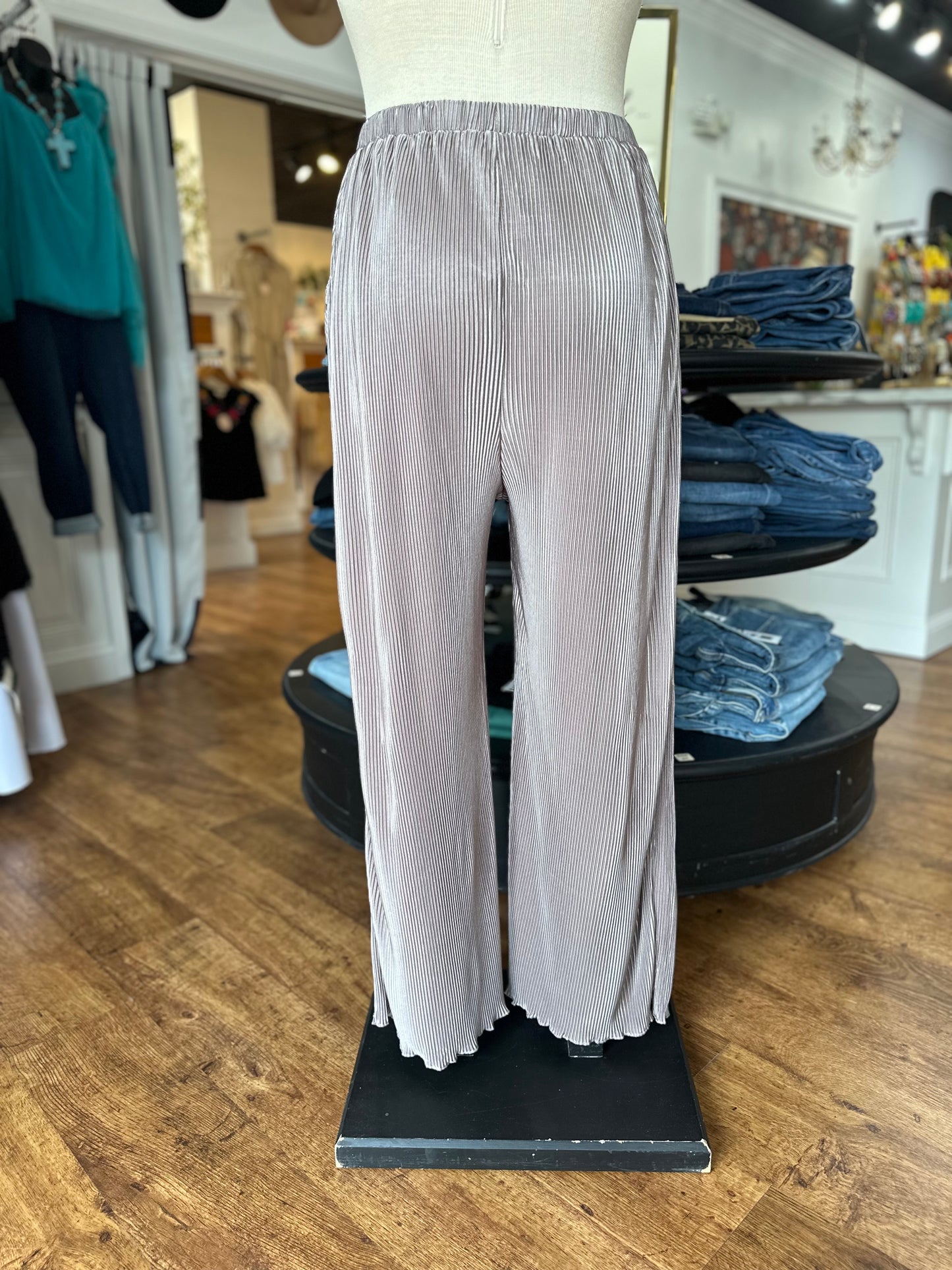 Coming Around Pleated Pants
