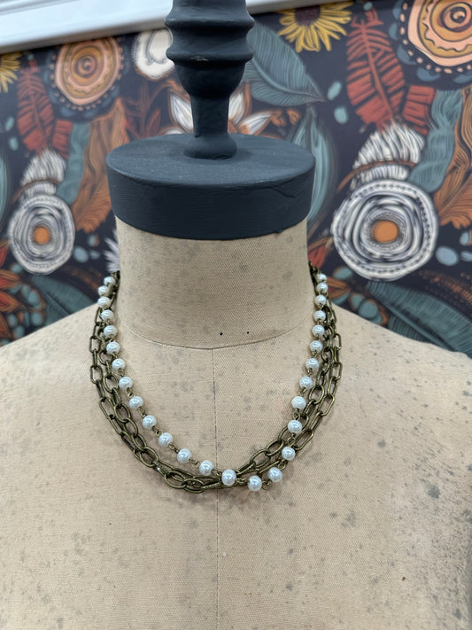 Lovely Views Chained Pearl Necklace