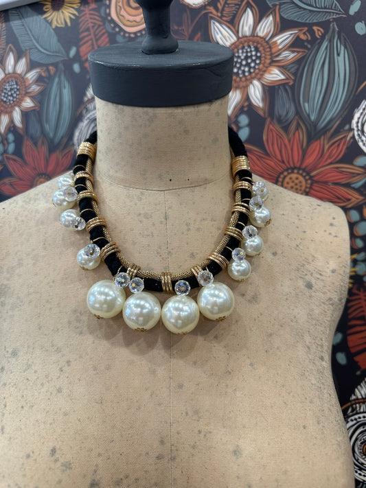 Right Track Pearl Necklace Set