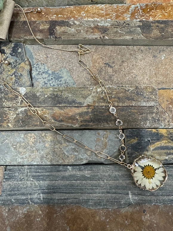 Shine Bright Daisy Resin Gold Linked Chain Necklace