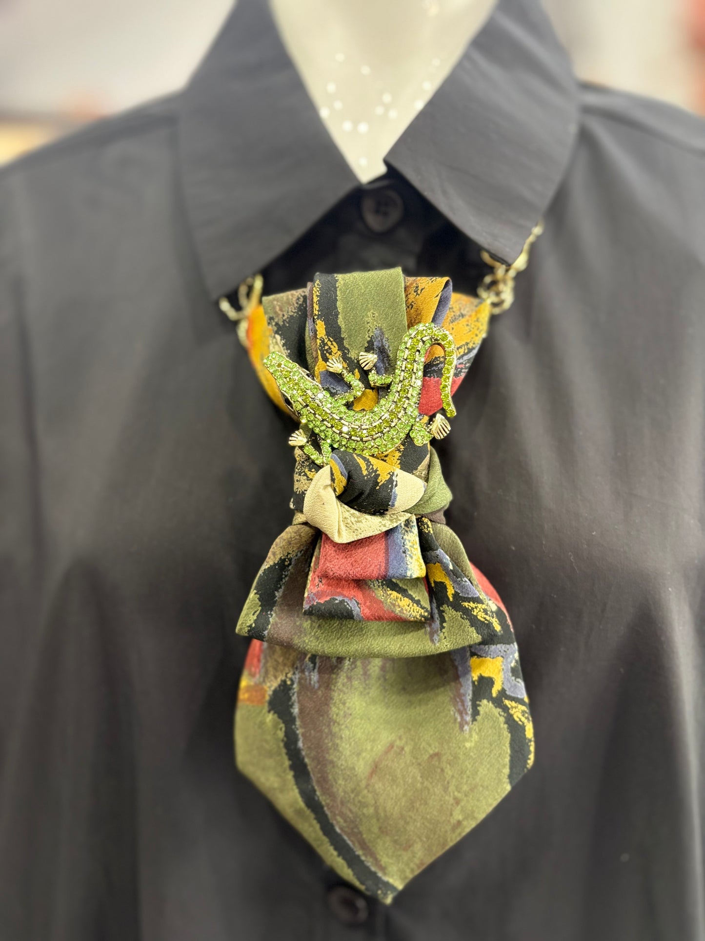 Simply Elegant Necktie Necklace Accessory / Green / Alligator Brooch