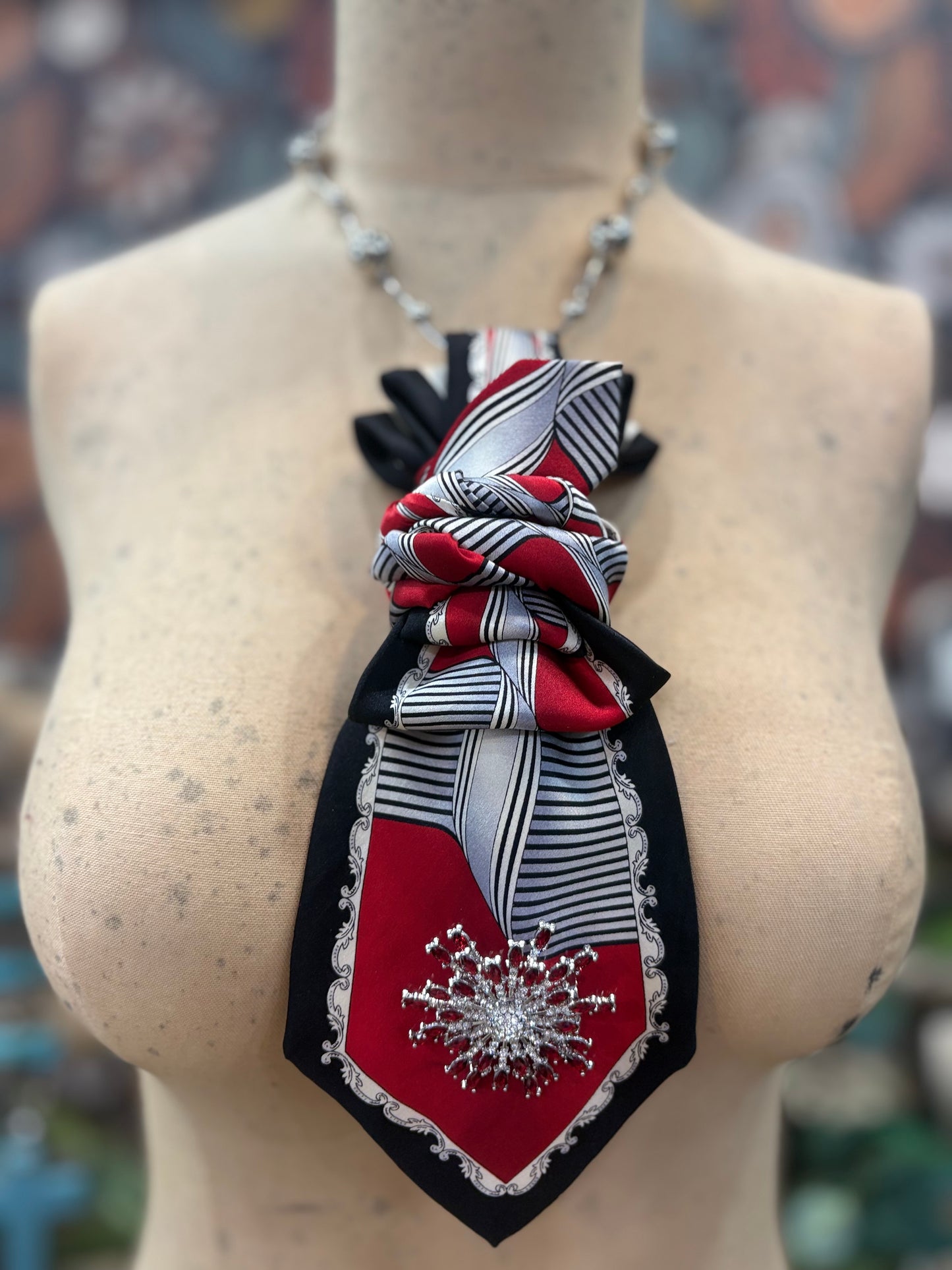 The It Girl Necktie Necklace Accessory / Black & Red